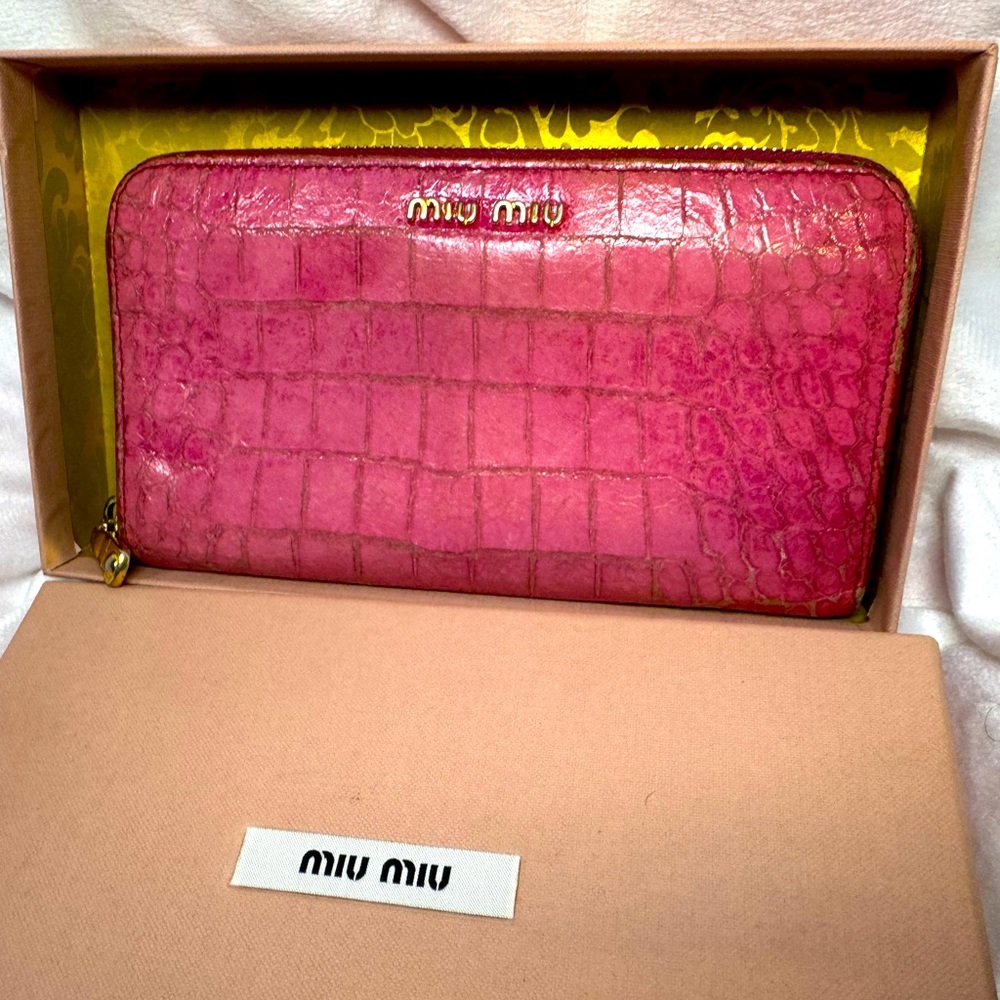 Miu Miu Pink Croc-Embossed Wallet With Box - Picture 11 of 11